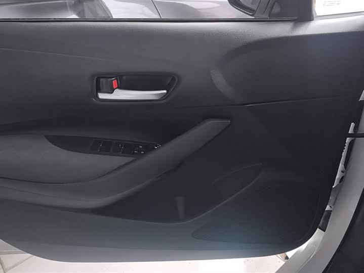 Фото 7 - Toyota Corolla