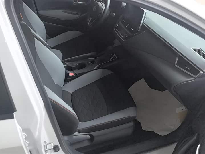 Фото 8 - Toyota Corolla