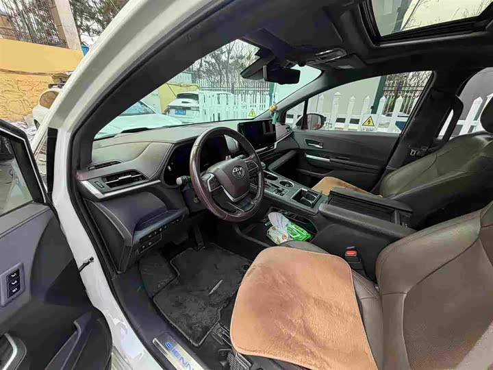 Фото 3 - Toyota Sienna
