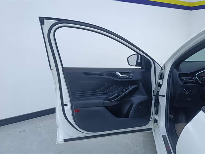 Фото 7 - Ford Focus