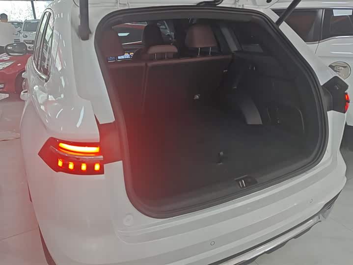 Фото 4 - Geely Monjaro