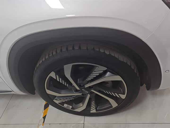 Фото 6 - Geely Monjaro