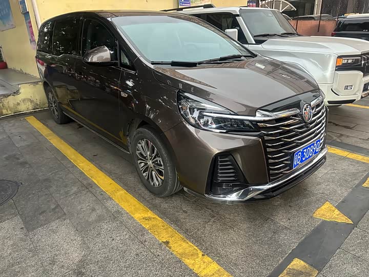 Фото 2 - Buick GL8 ES