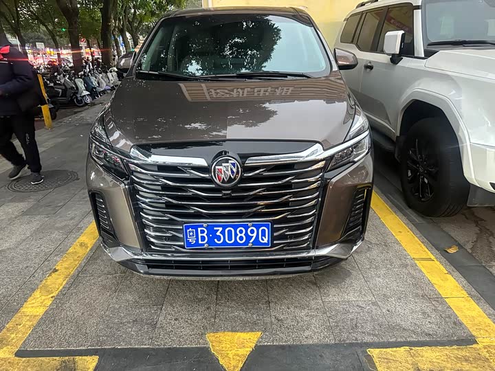 Фото 3 - Buick GL8 ES