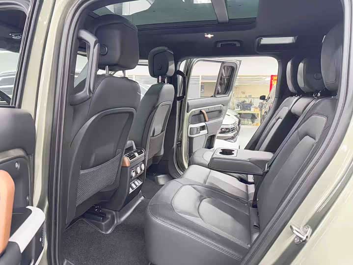 Фото 8 - Land Rover Defender