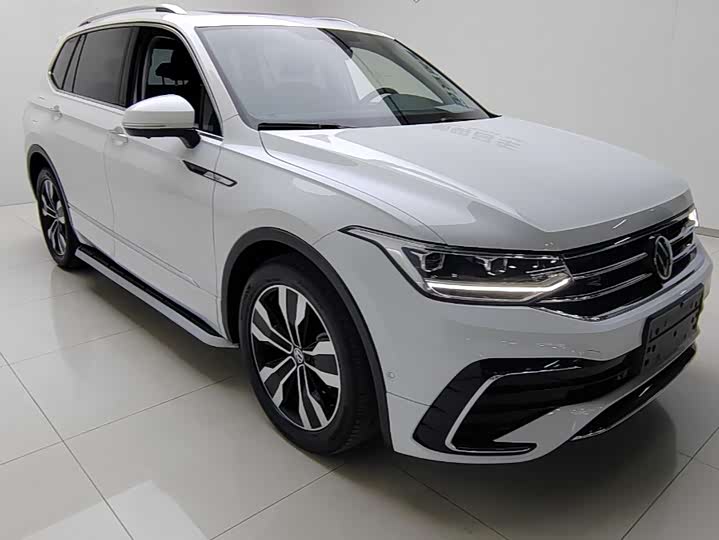 Фото 3 - Volkswagen Tiguan L Pro