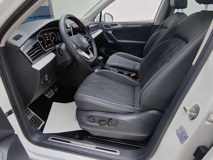 Фото 5 - Volkswagen Tiguan L Pro