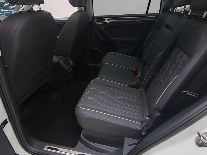 Фото 6 - Volkswagen Tiguan L Pro