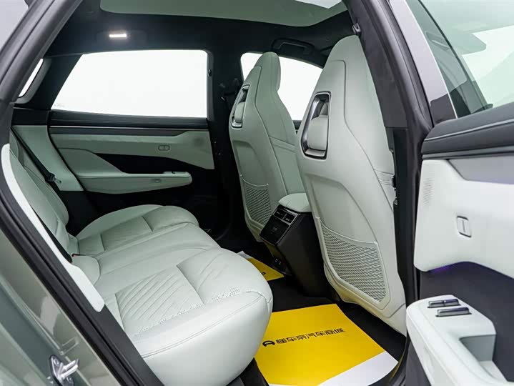 Фото 9 - Zeekr 001