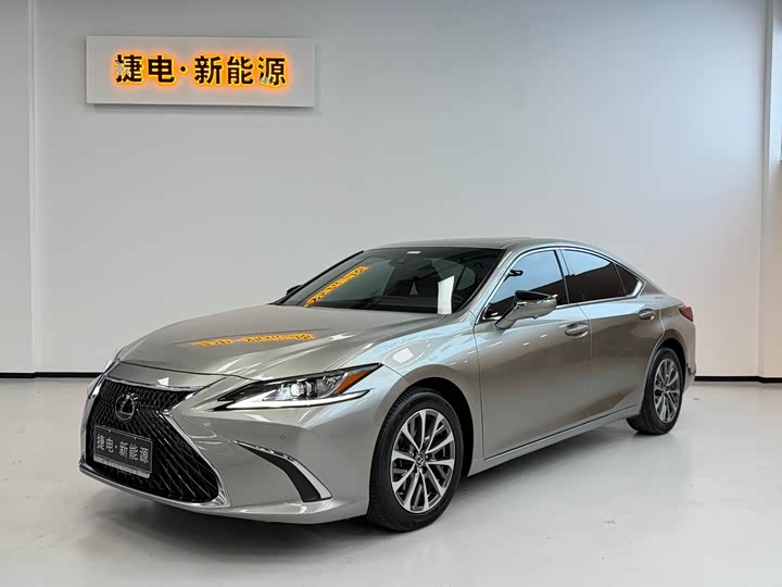 Фото 1 - Lexus ES