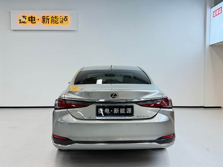 Фото 4 - Lexus ES