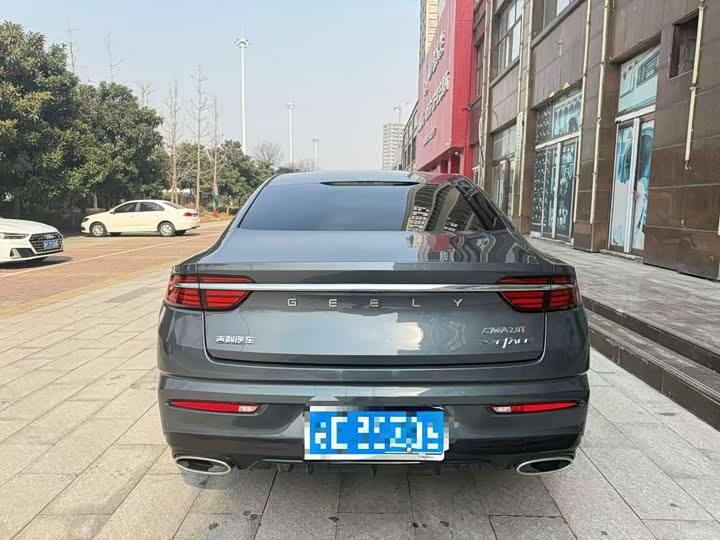 Фото 4 - Geely Preface