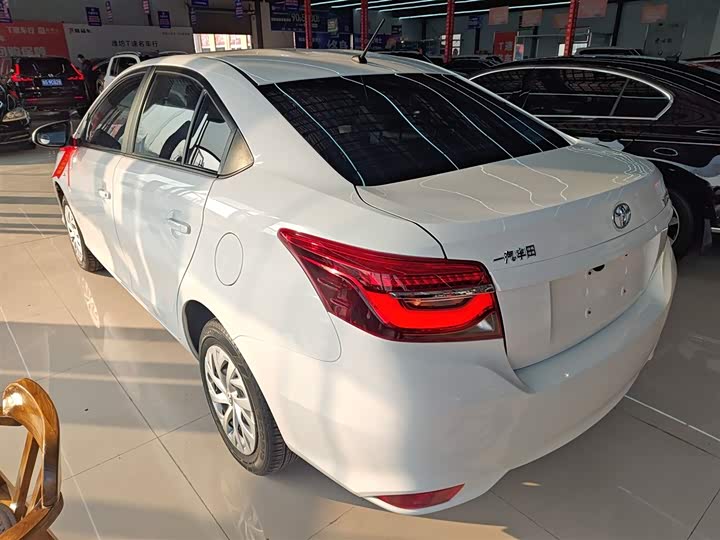 Фото 5 - Toyota Vios