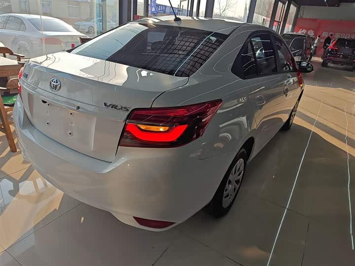 Фото 7 - Toyota Vios