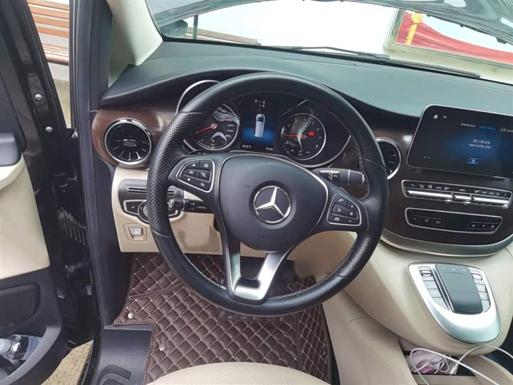 Фото 3 - Mercedes-Benz V-Class