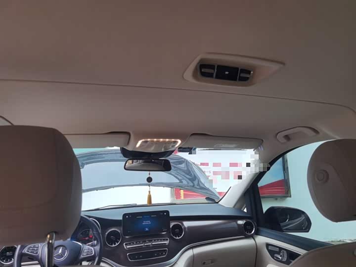 Фото 9 - Mercedes-Benz V-Class