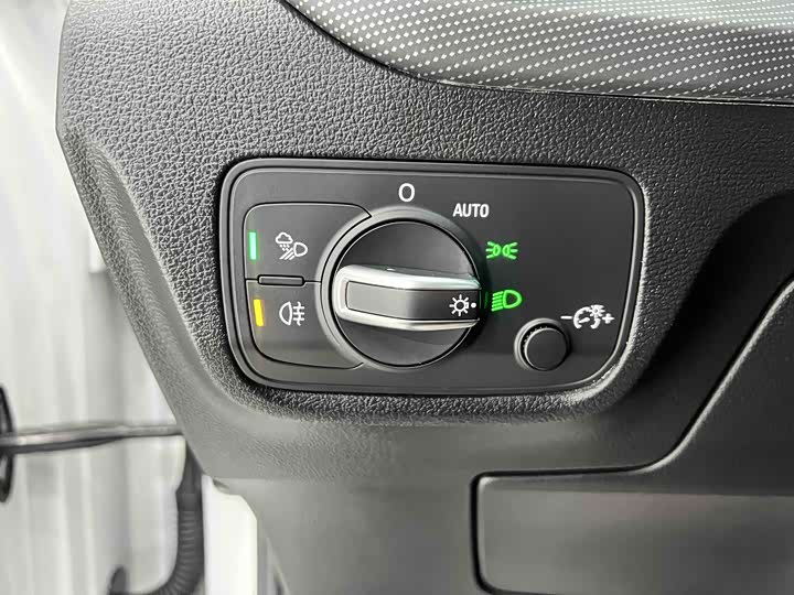 Фото 9 - Audi Q2L