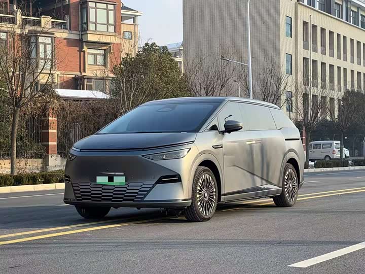 Фото 1 - XPeng X9