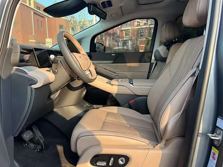 Фото 4 - XPeng X9