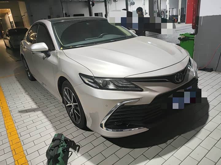 Фото 2 - Toyota Camry