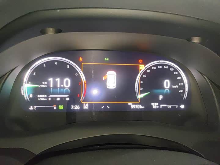 Фото 4 - Toyota Camry