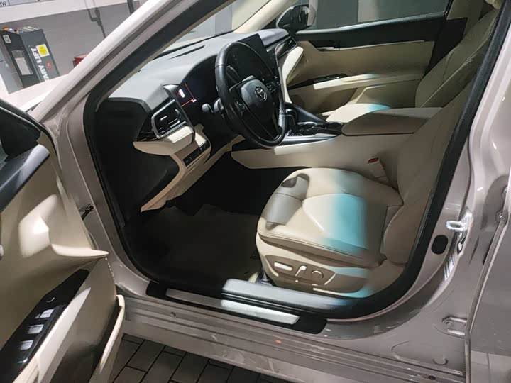 Фото 5 - Toyota Camry