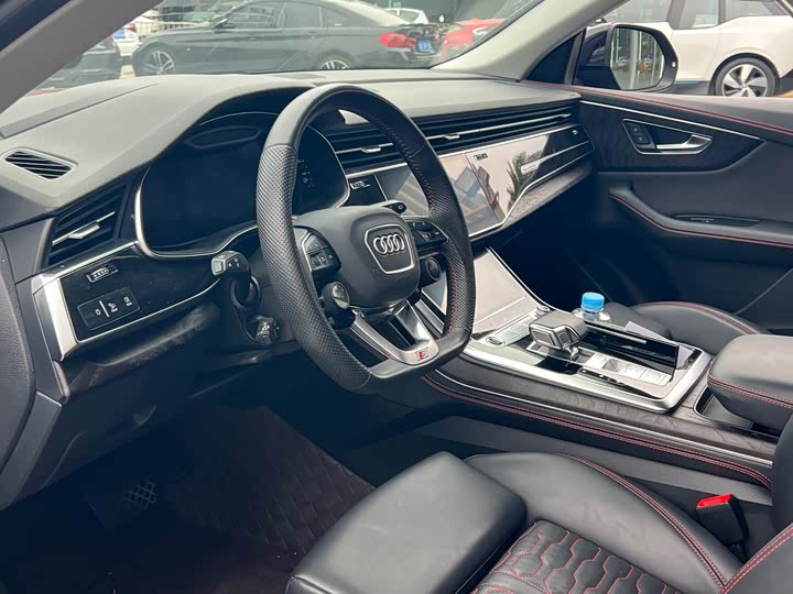 Фото 4 - Audi Q8