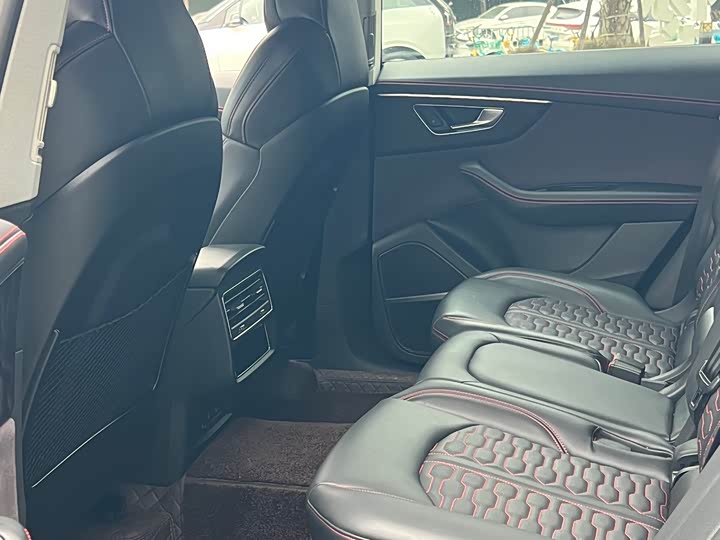 Фото 5 - Audi Q8