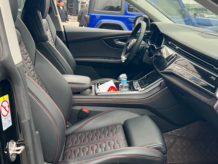 Фото 7 - Audi Q8