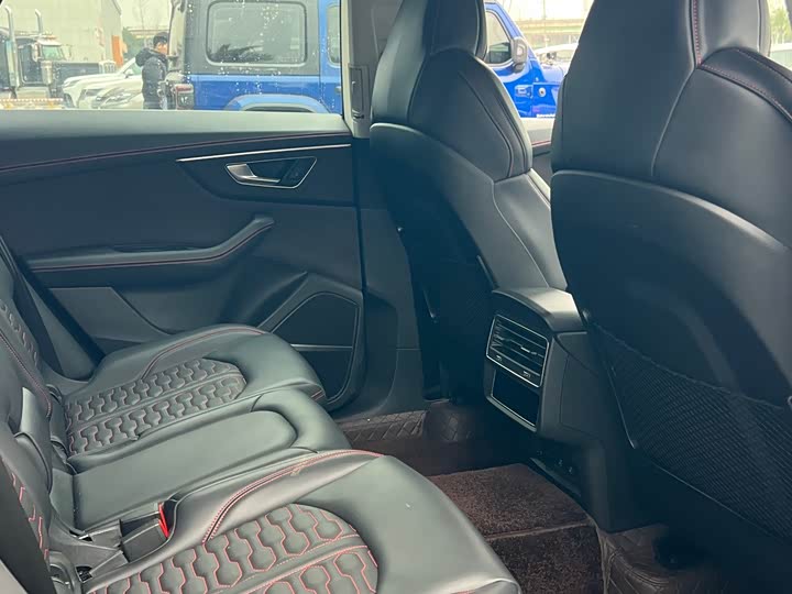 Фото 8 - Audi Q8