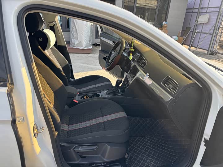 Фото 9 - Volkswagen Lamando L