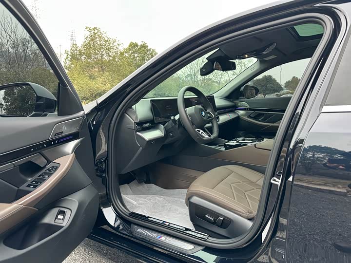 Фото 5 - BMW 5 Series