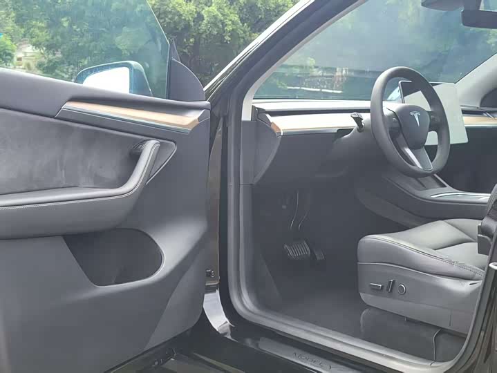 Фото 8 - Tesla Model Y