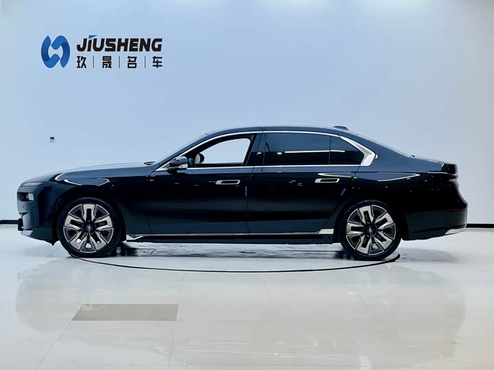 Фото 3 - BMW 7 Series