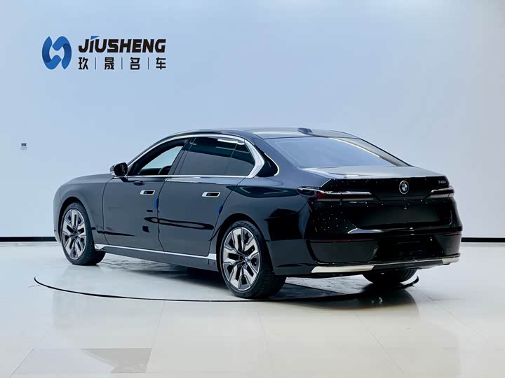 Фото 4 - BMW 7 Series