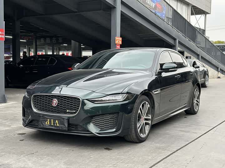 Фото 1 - Jaguar XE L