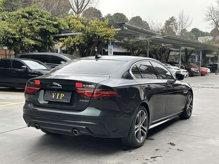 Фото 4 - Jaguar XE L