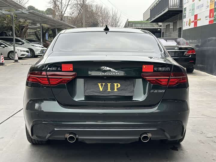 Фото 6 - Jaguar XE L