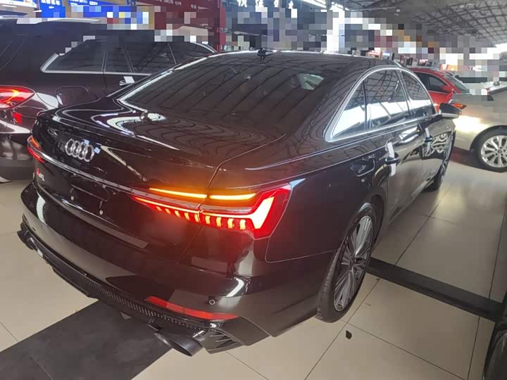 Фото 7 - Audi A6L