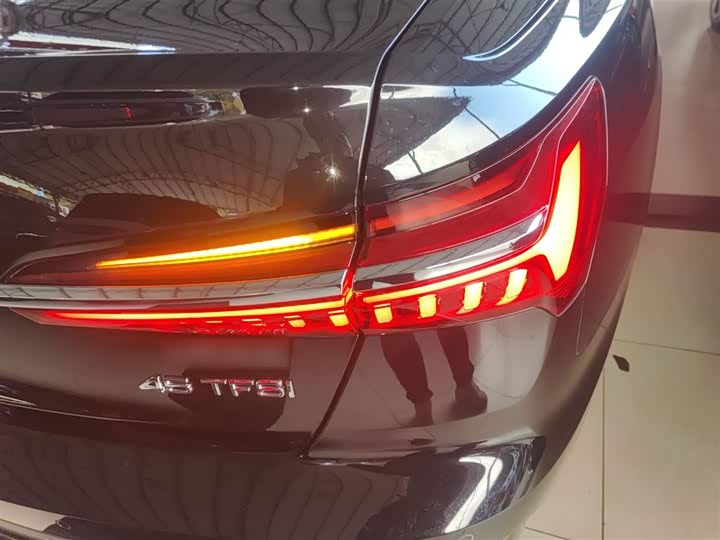 Фото 8 - Audi A6L