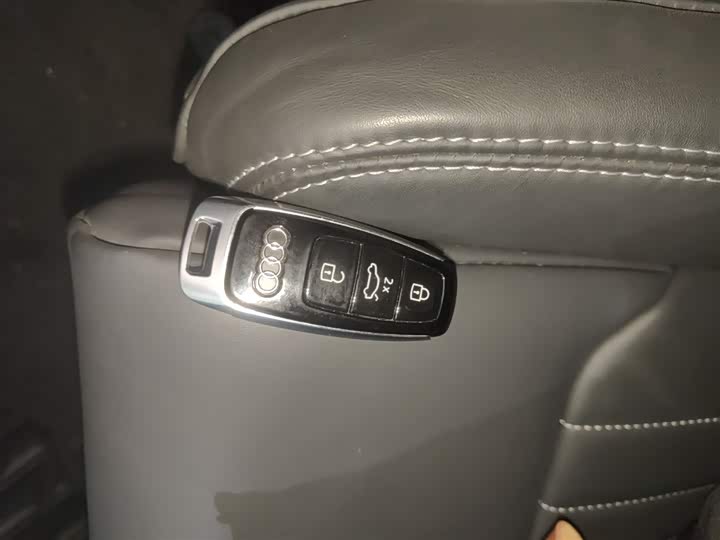 Фото 9 - Audi A6L