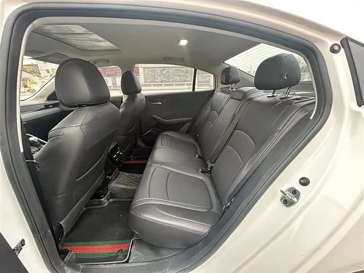 Фото 4 - Roewe i5