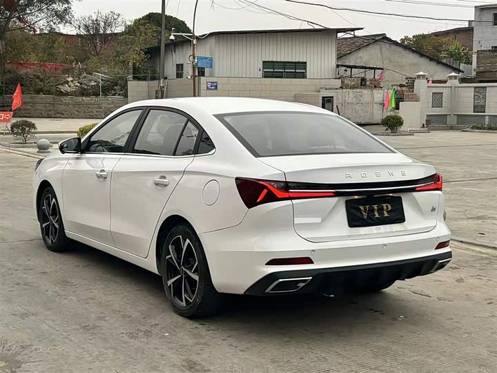 Фото 8 - Roewe i5