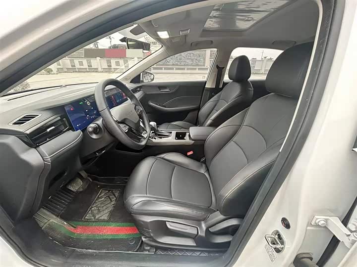 Фото 9 - Roewe i5