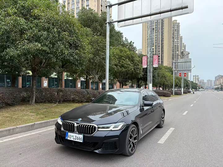 Фото 1 - BMW 5 Series