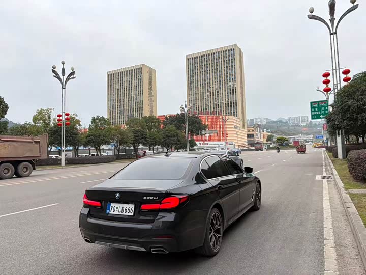 Фото 3 - BMW 5 Series