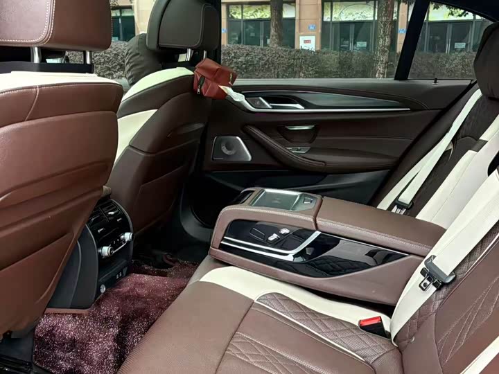 Фото 5 - BMW 5 Series