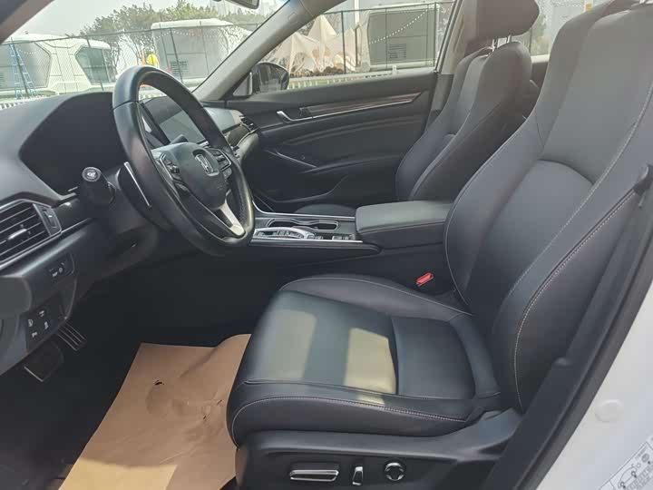 Фото 4 - Honda Accord