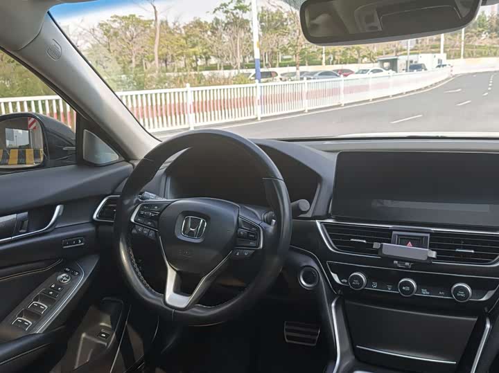 Фото 8 - Honda Accord