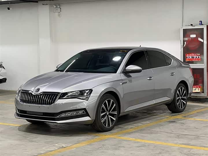 Фото 1 - Skoda Superb